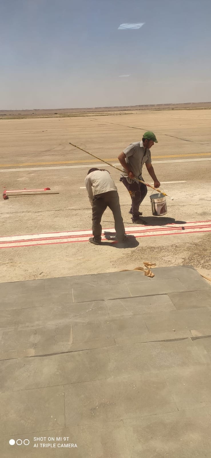 Marking the runway edge lines by hand